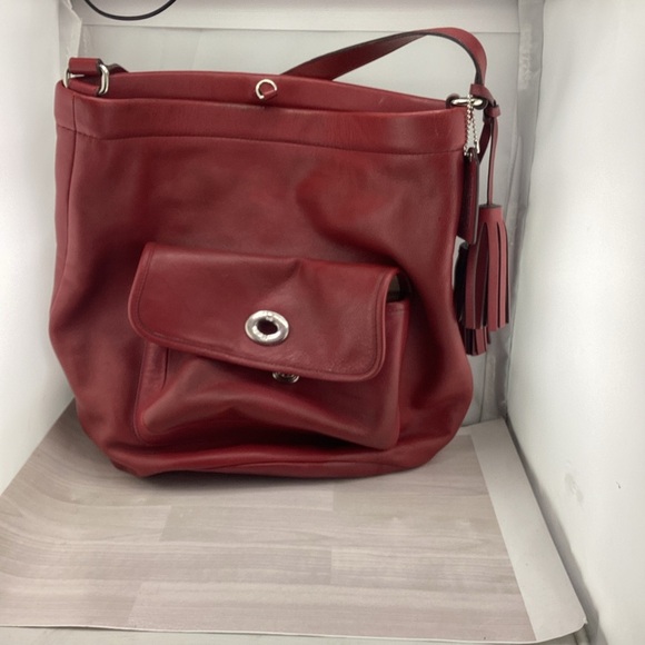 Coach Red Shoulder Bag with Elegant Leather Finish - Picture 2 of 7